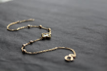Load image into Gallery viewer, 9ct Gold Onyx 'Vintage' Flower/Clover Bracelet