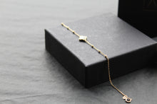 Load image into Gallery viewer, 9ct Gold Onyx 'Vintage' Flower/Clover Bracelet