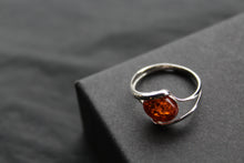 Load image into Gallery viewer, Amber Oval Ring