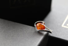 Load image into Gallery viewer, Amber Oval Ring