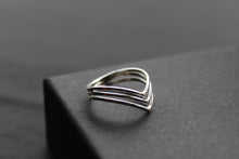 Load image into Gallery viewer, Beautiful Triple Chevron Ring