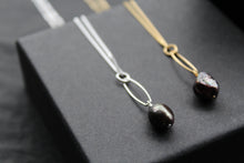 Load image into Gallery viewer, Black Pearl Drop Necklace