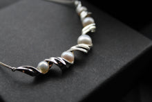Load image into Gallery viewer, Button Pearl Twist Necklace