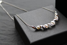 Load image into Gallery viewer, Button Pearl Twist Necklace