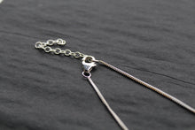 Load image into Gallery viewer, Button Pearl Twist Necklace