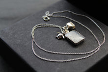 Load image into Gallery viewer, Dendritic Agate, White Howlite & Charm Necklace