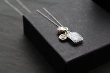 Load image into Gallery viewer, Dendritic Agate, White Howlite & Charm Necklace