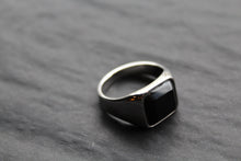 Load image into Gallery viewer, Fred Bennett Signet Ring with Onyx