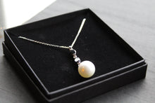 Load image into Gallery viewer, Giorgio Martello White Pearl Necklace with Black & Clear Cubic Zirconia