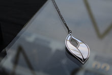 Load image into Gallery viewer, Laurel Leaf Necklace