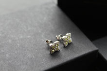 Load image into Gallery viewer, 'New' Vintage Clover Peridot Green Studs