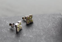 Load image into Gallery viewer, 'New' Vintage Clover Peridot Green Studs