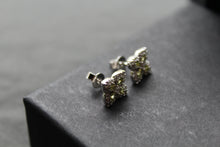 Load image into Gallery viewer, 'New' Vintage Clover Peridot Green Studs