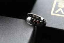 Load image into Gallery viewer, Polished Tungsten Carbide Ring
