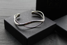 Load image into Gallery viewer, Silver Smile Cuff