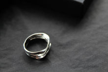 Load image into Gallery viewer, Silver Three Band Twisted Ring
