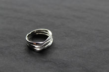 Load image into Gallery viewer, Silver Three Band Twisted Ring
