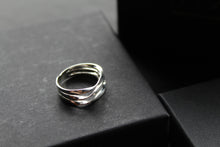 Load image into Gallery viewer, Silver Three Band Twisted Ring