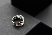 Load image into Gallery viewer, Silver Three Band Twisted Ring