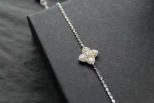 Load image into Gallery viewer, Silver 'New' Vintage Clover Peridot Green Bracelet
