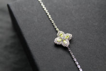 Load image into Gallery viewer, Silver 'New' Vintage Clover Peridot Green Bracelet