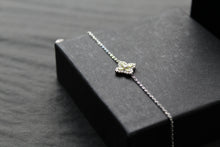 Load image into Gallery viewer, Silver 'New' Vintage Clover Peridot Green Bracelet