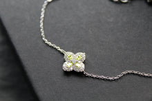 Load image into Gallery viewer, Silver 'New' Vintage Clover Peridot Green Bracelet