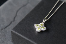 Load image into Gallery viewer, Silver 'New' Vintage Clover Peridot Green Necklace