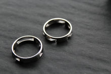 Load image into Gallery viewer, Greek Key Titanium Puzzle Ring