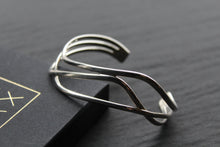Load image into Gallery viewer, Twister Silver Cuff