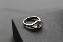 Load image into Gallery viewer, Elegant Silver and Clear CZ Solitaire Eye Ring