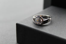 Load image into Gallery viewer, Elegant Silver and Clear CZ Solitaire Eye Ring