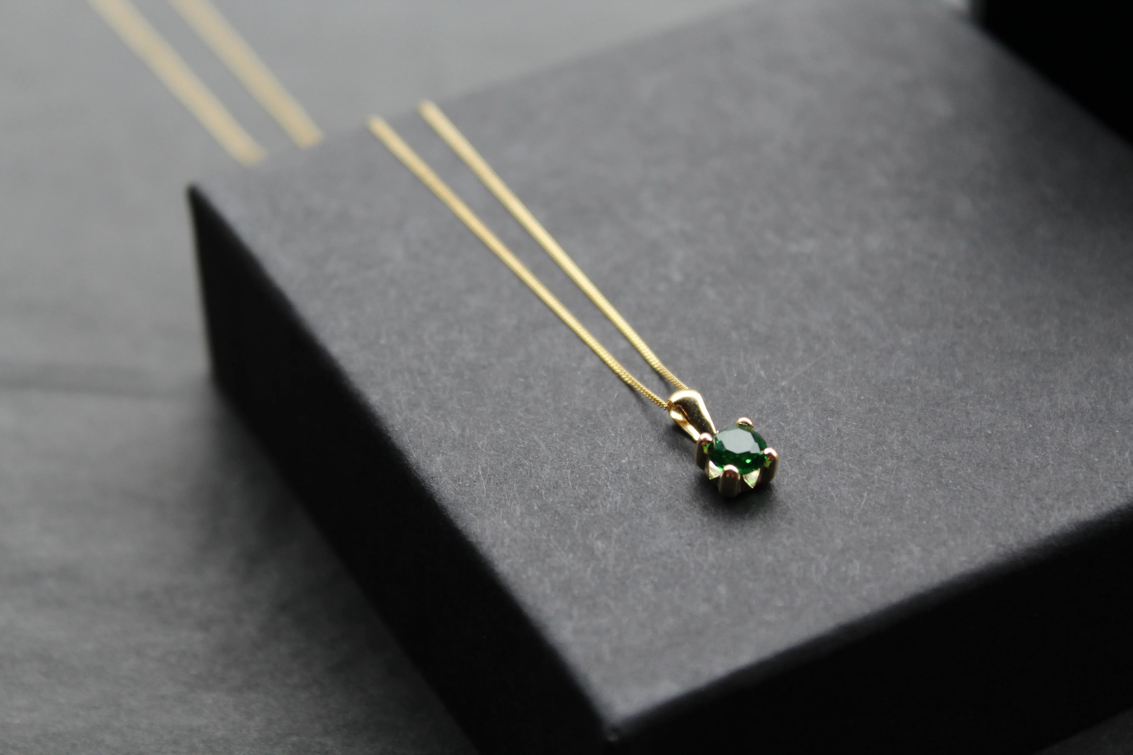 9ct Gold Emerald Green Pendant and Chain - Swax Jewellery Barmouth