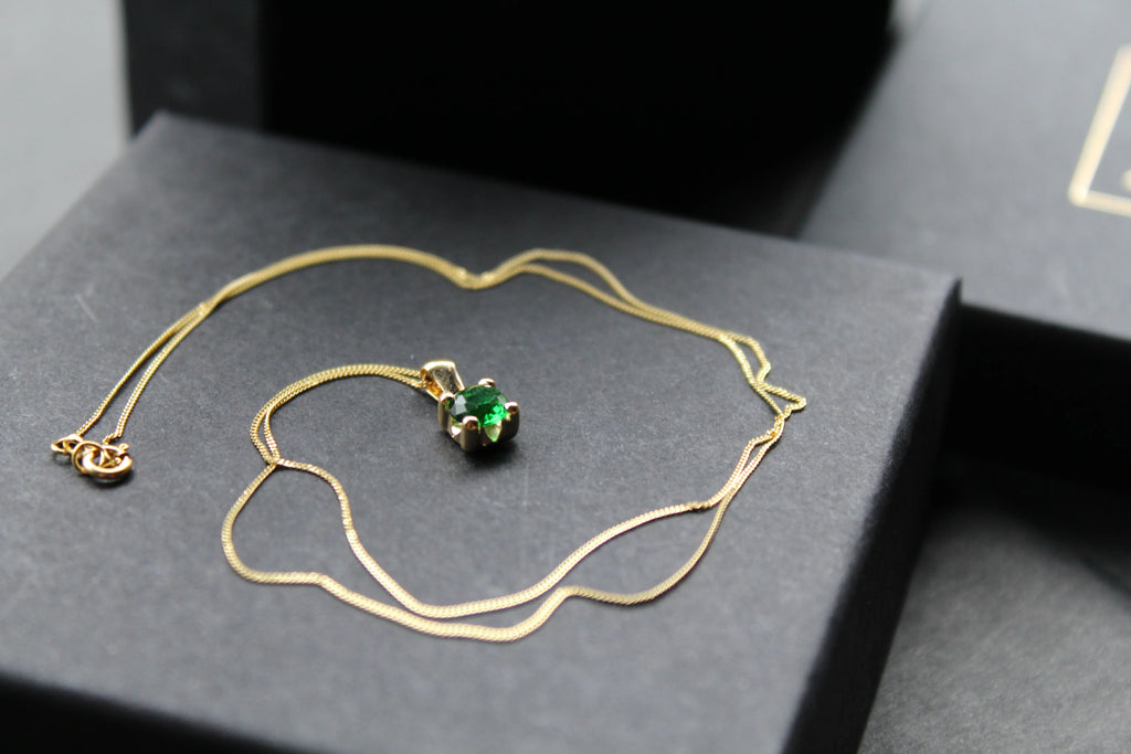 9ct Gold Emerald Green Pendant and Chain - Swax Jewellery Barmouth