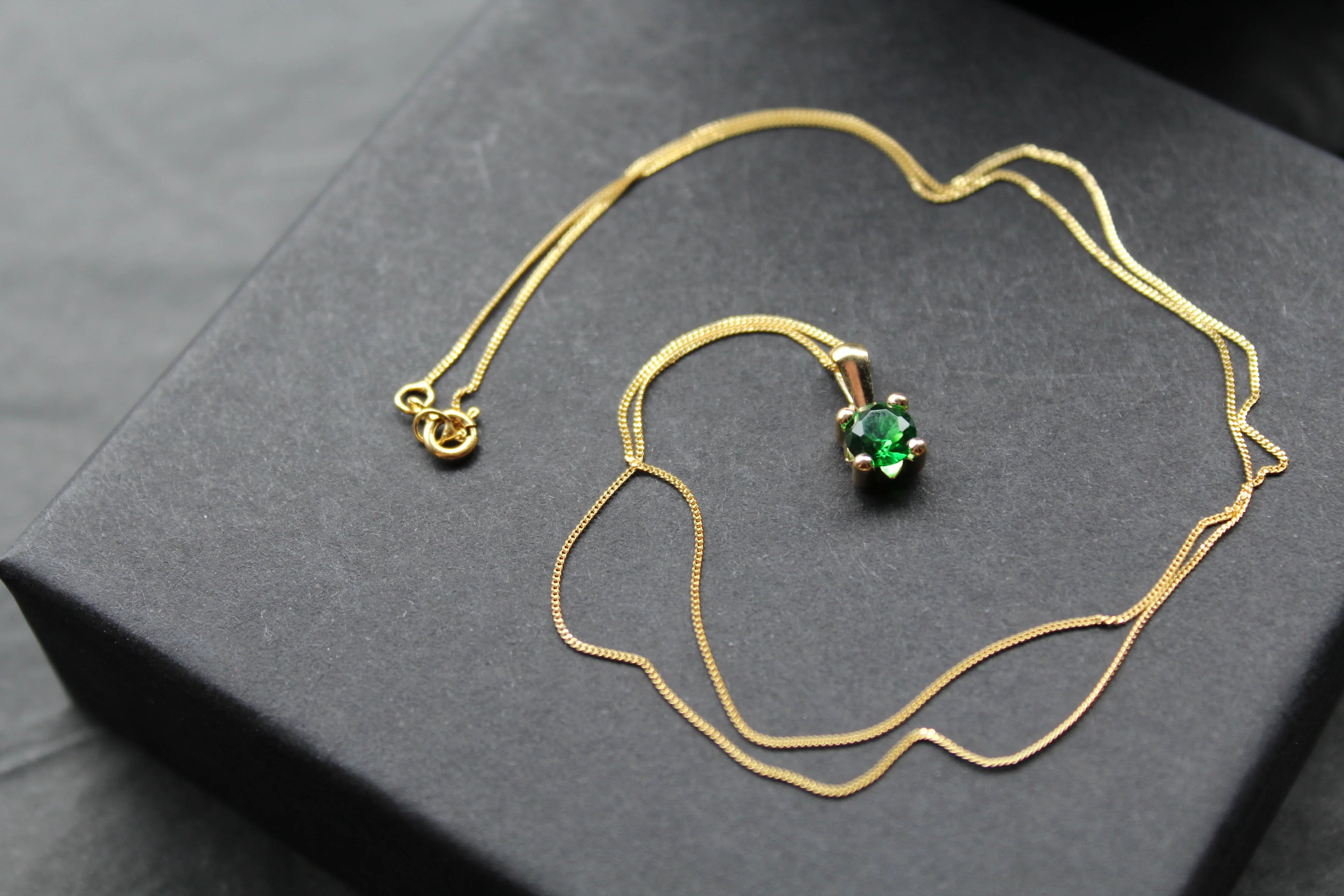 9ct Gold Emerald Green Pendant and Chain - Swax Jewellery Barmouth