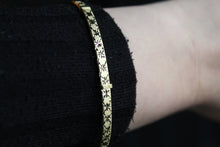 Load image into Gallery viewer, 9ct Gold Expandable Diamond Cut Bangle
