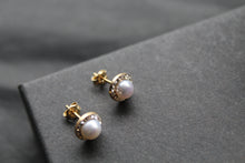 Load image into Gallery viewer, 9ct Gold Freshwater Pearl with Cubic Zirconia Studs
