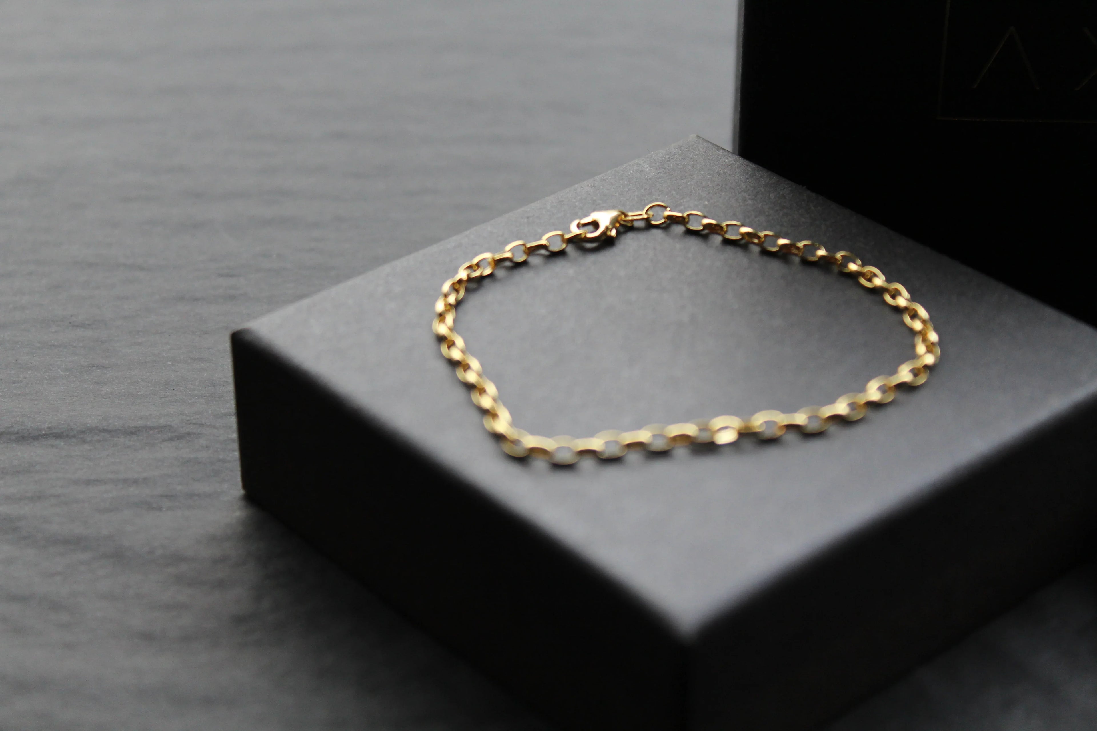 9ct Gold Hollow Oval Belcher Chain Bracelet - Swax Jewellery Barmouth
