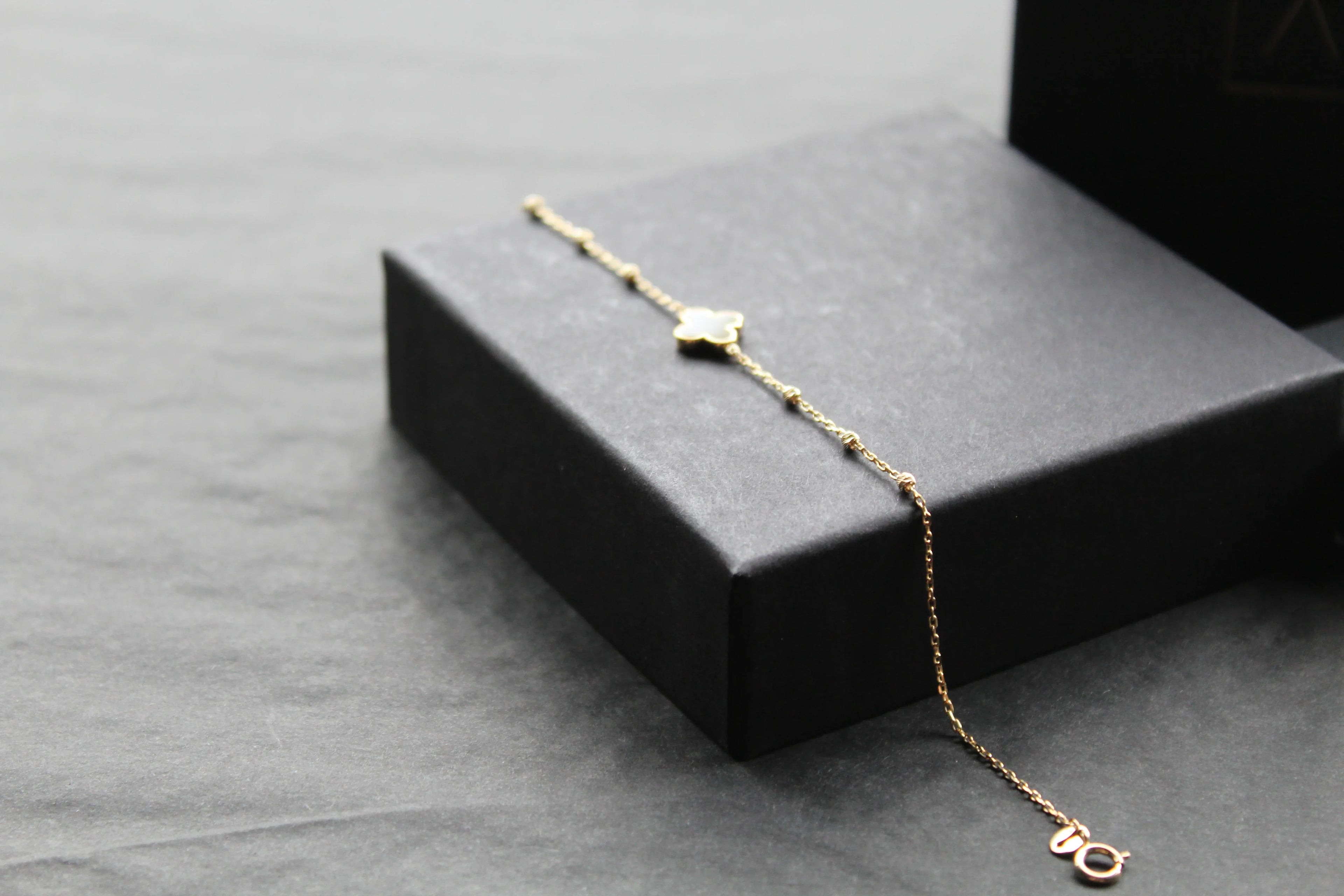 9ct Gold Onyx 'Vintage' Flower/Clover Bracelet - Swax Jewellery Barmouth