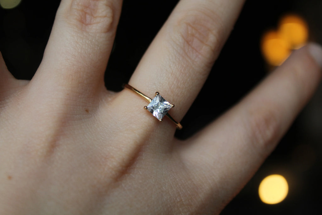 9ct Gold Rectangle Solitaire Ring - Swax Jewellery Barmouth