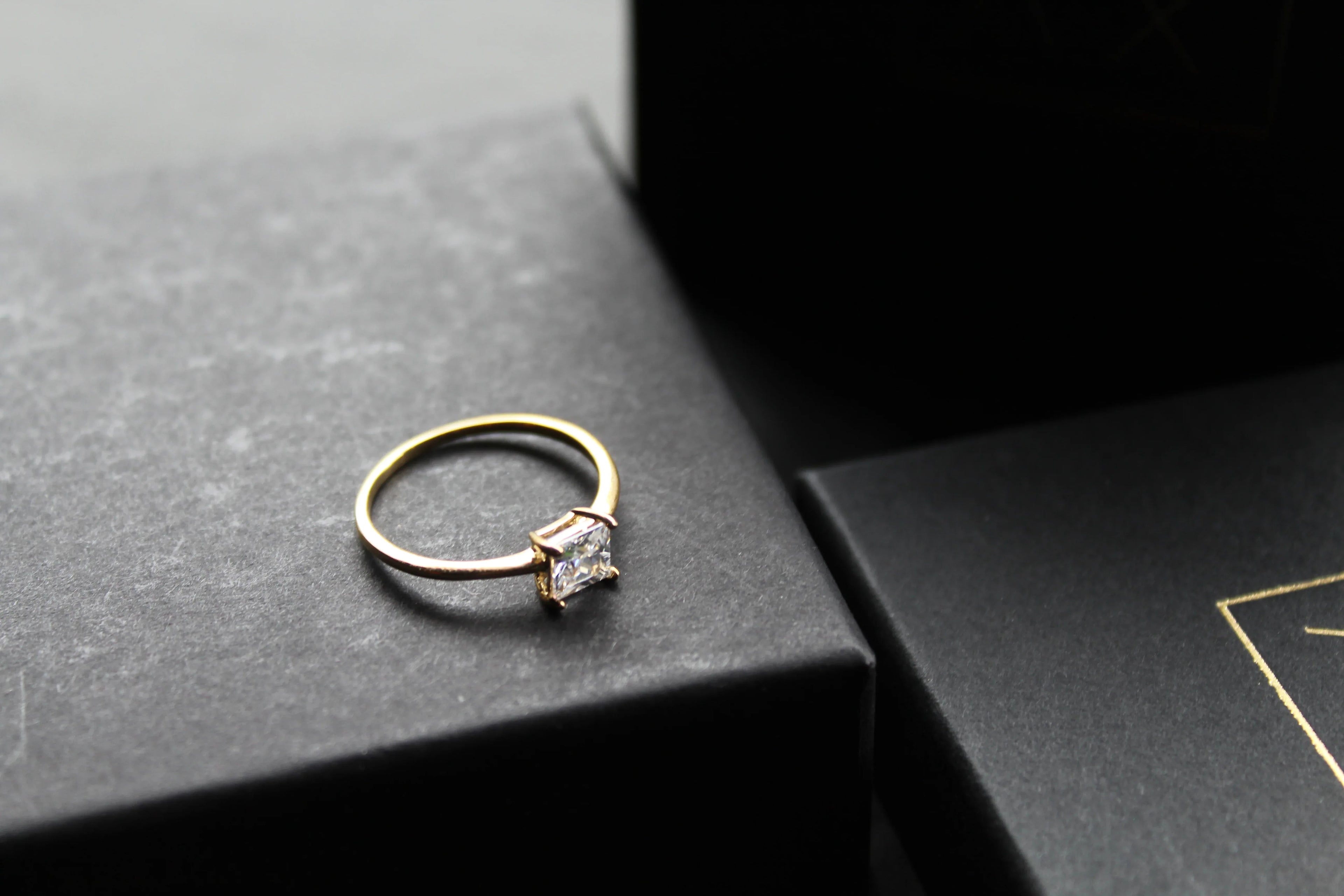 9ct Gold Rectangle Solitaire Ring - Swax Jewellery Barmouth