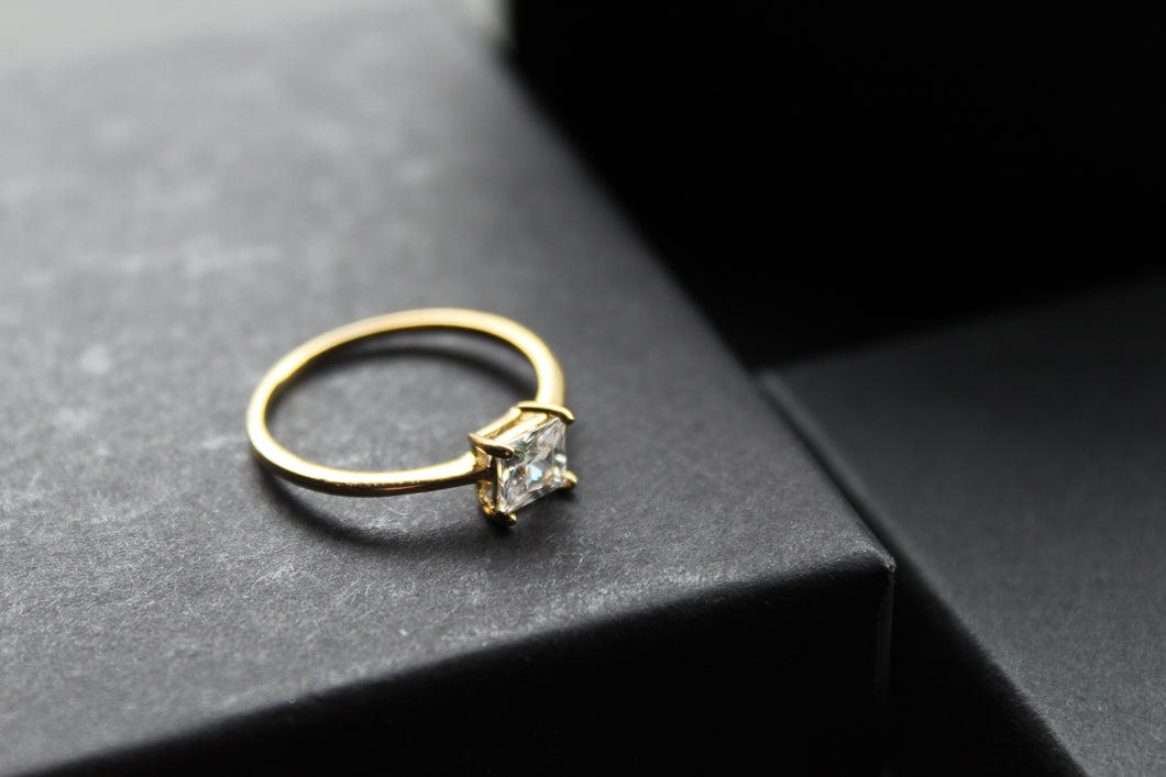 9ct Gold Rectangle Solitaire Ring