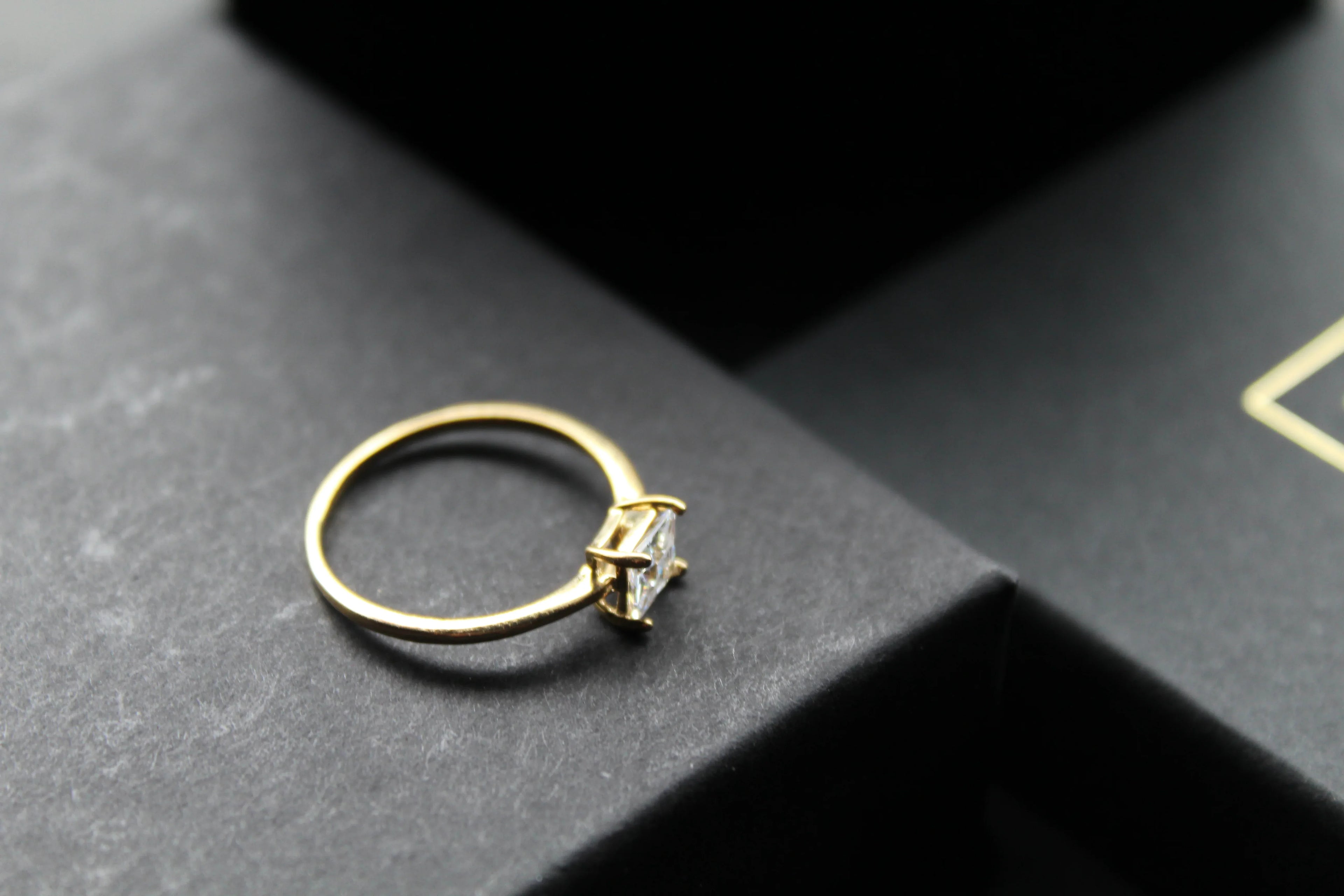 9ct Gold Rectangle Solitaire Ring - Swax Jewellery Barmouth