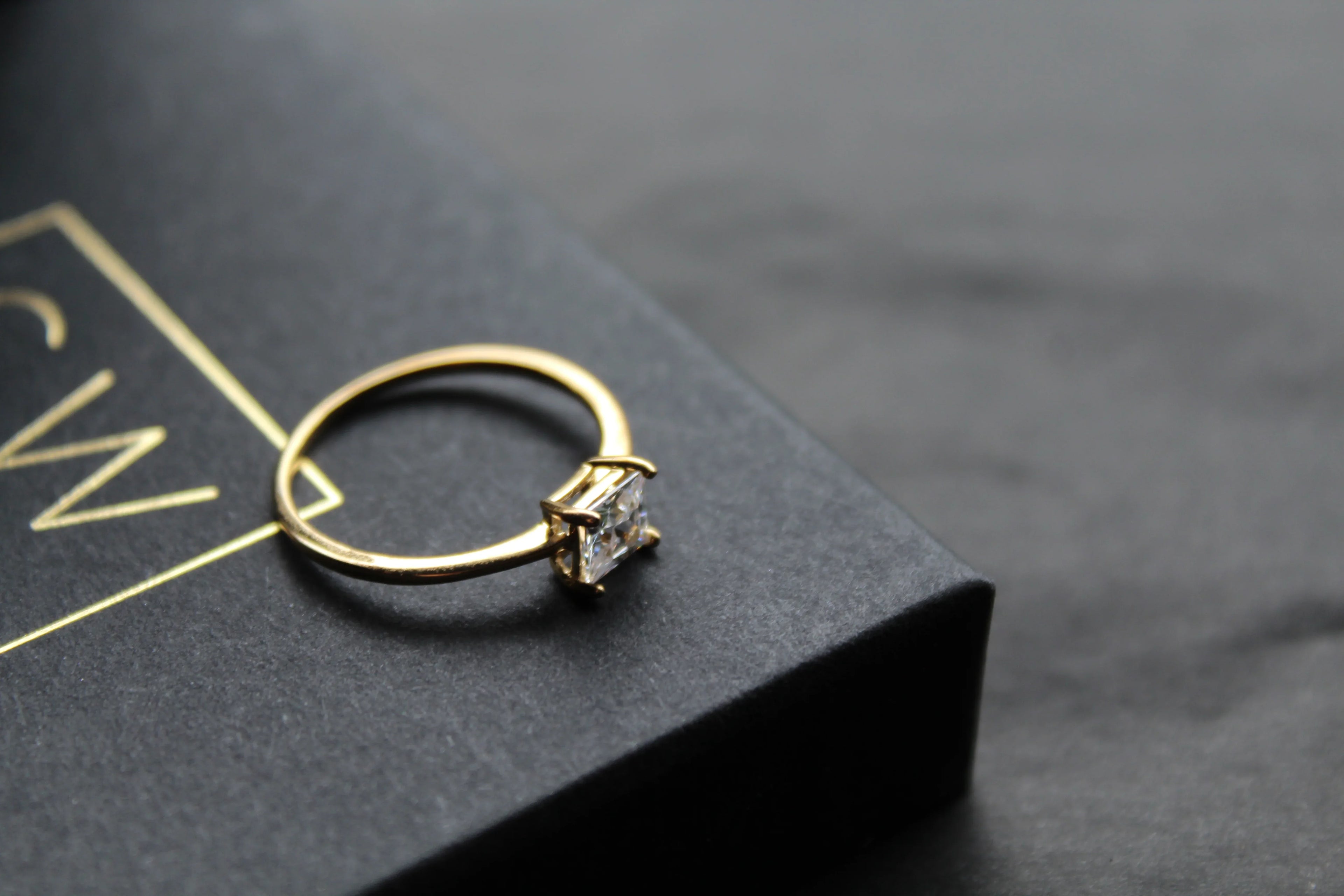 9ct Gold Rectangle Solitaire Ring - Swax Jewellery Barmouth