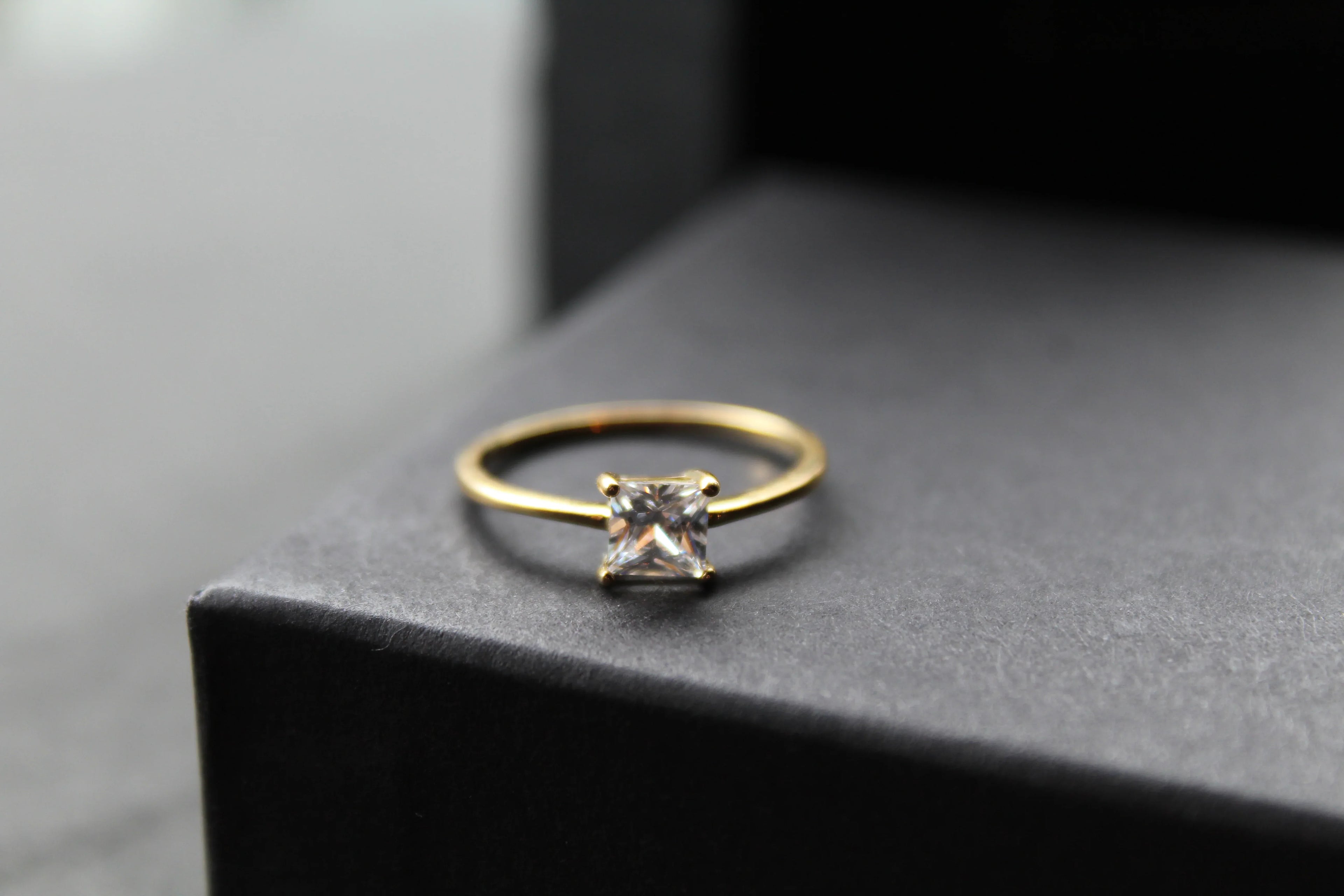 9ct Gold Rectangle Solitaire Ring - Swax Jewellery Barmouth