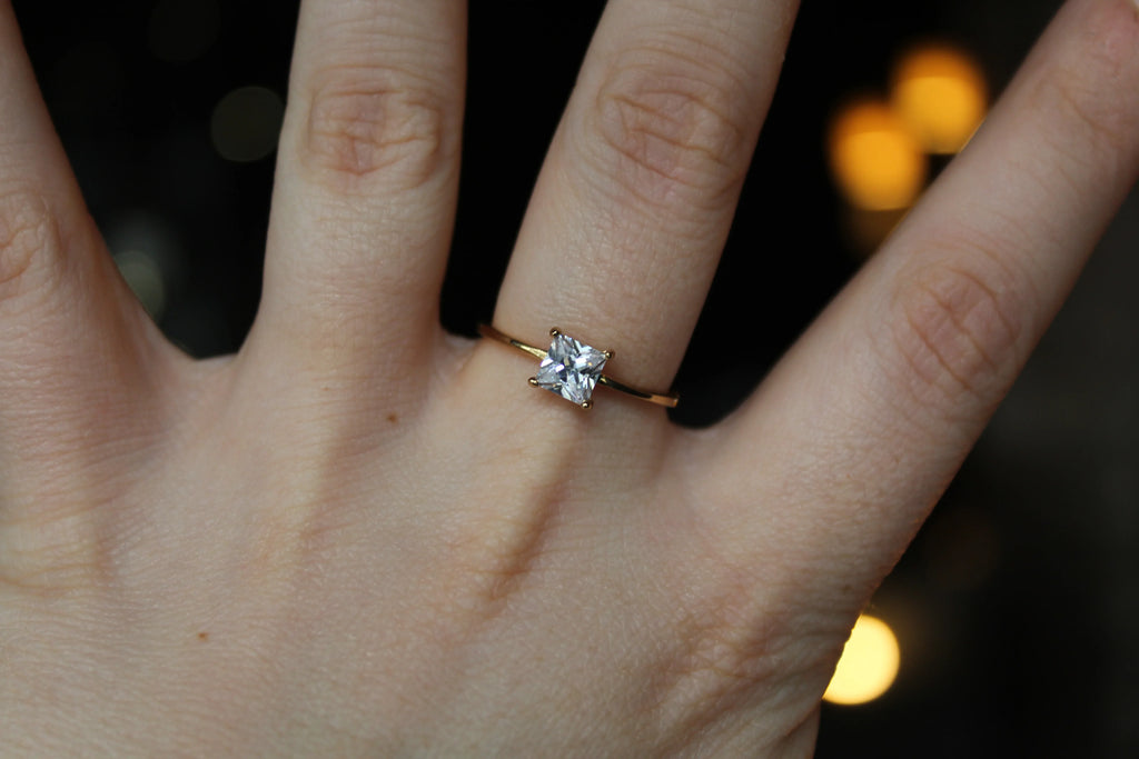 9ct Gold Rectangle Solitaire Ring - Swax Jewellery Barmouth