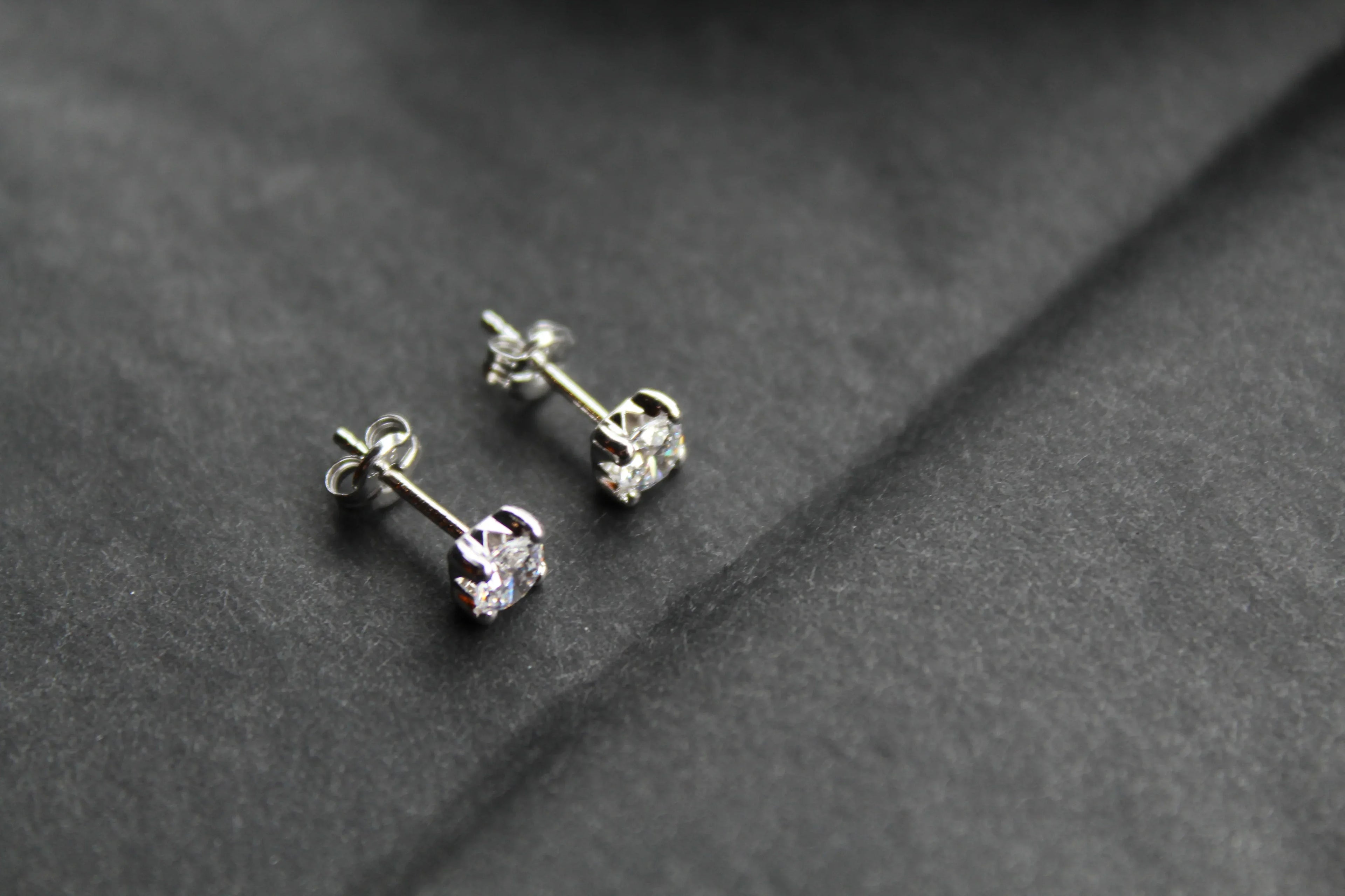 9ct White Gold Cubic Zirconia Studs - Swax Jewellery Barmouth