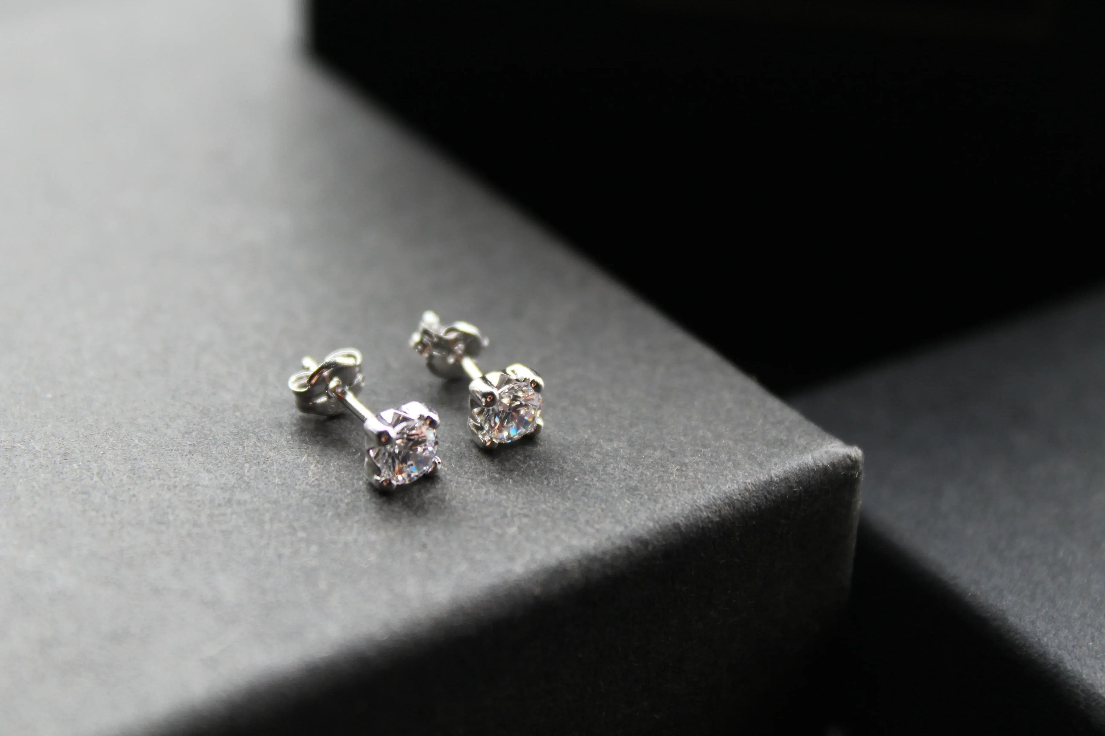 9ct White Gold Cubic Zirconia Studs - Swax Jewellery Barmouth
