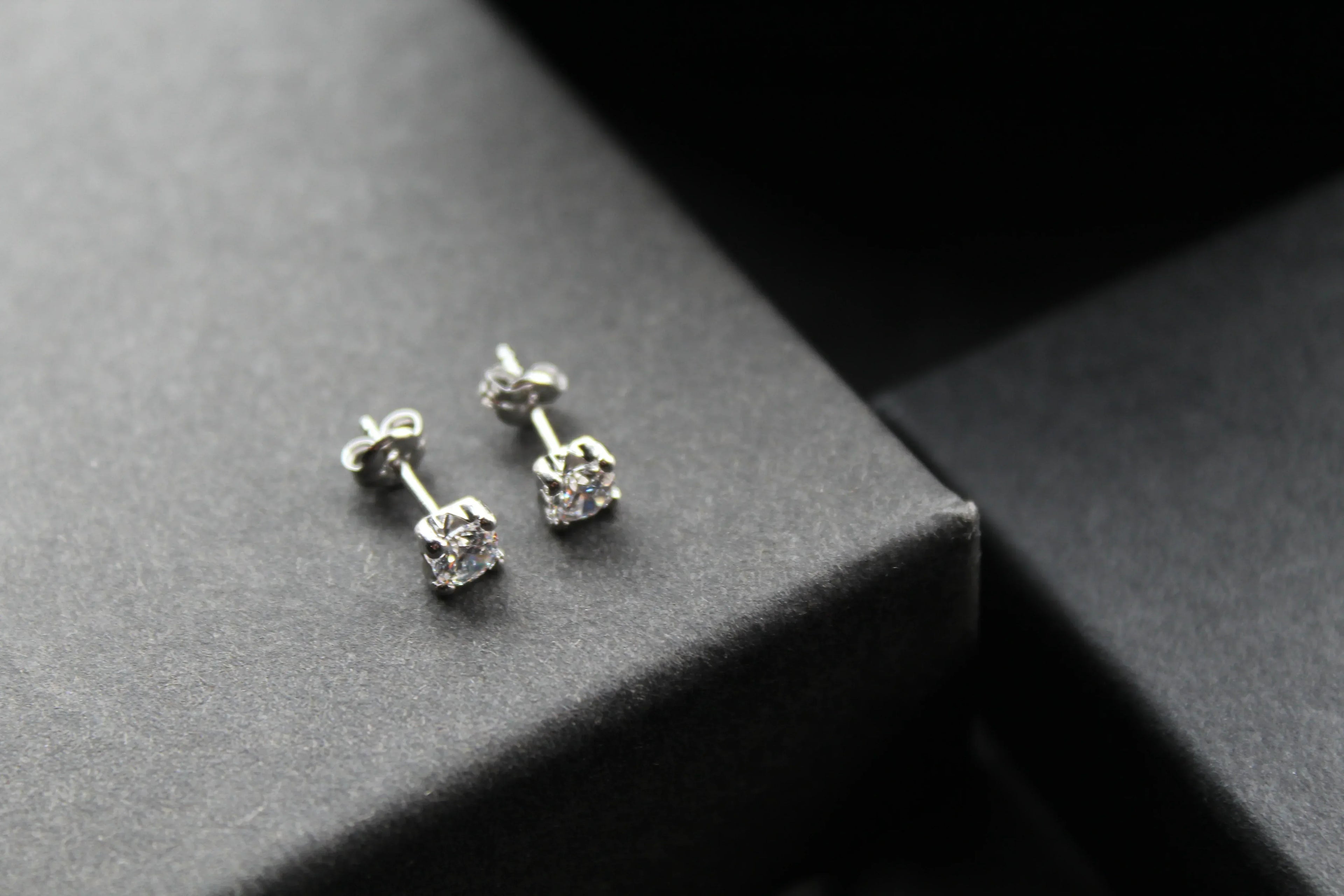 9ct White Gold Cubic Zirconia Studs - Swax Jewellery Barmouth