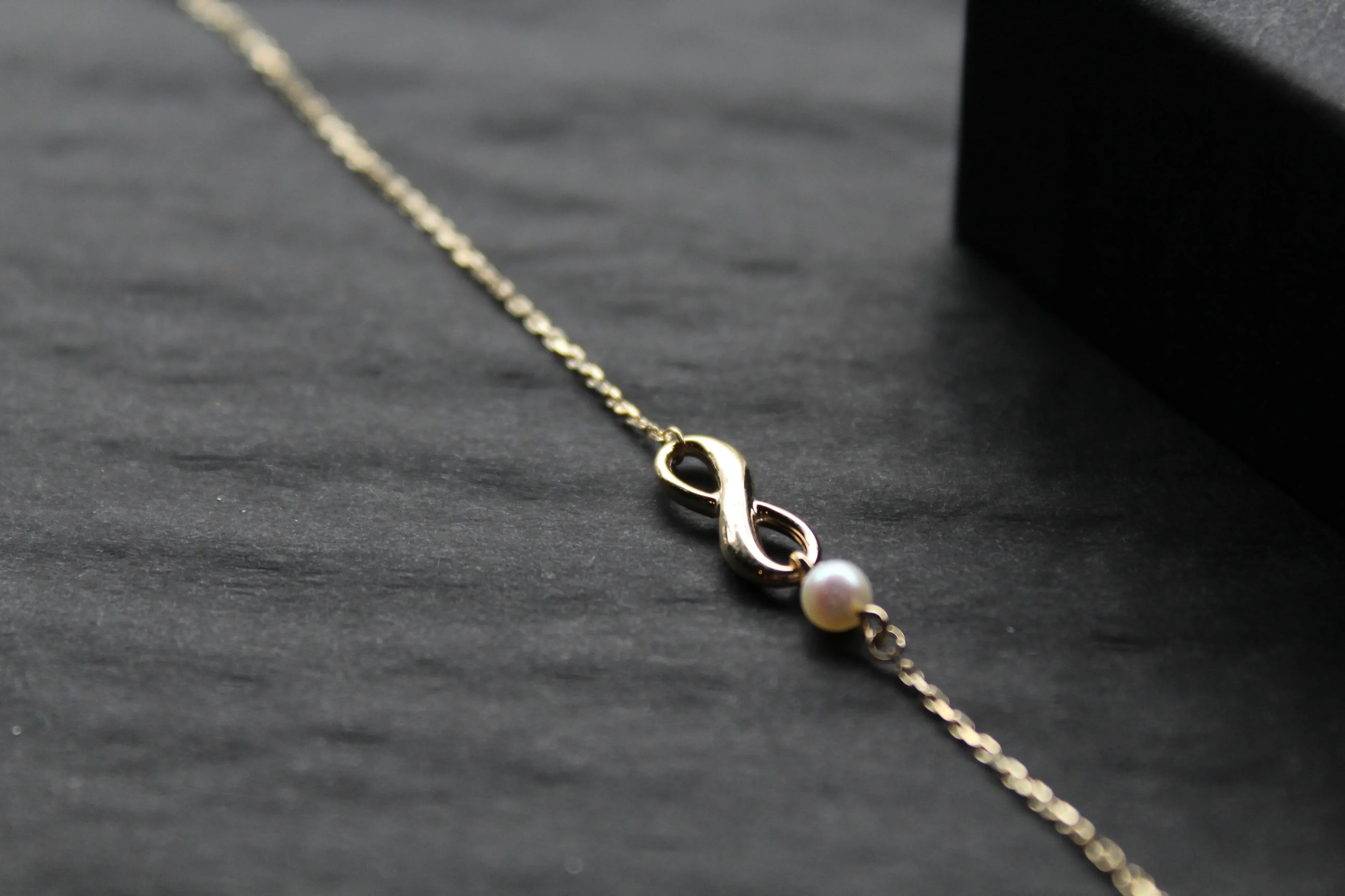 9ct Yellow Gold Infinity Bracelet with Fresh Water Pearl - Swax Jewellery Barmouth